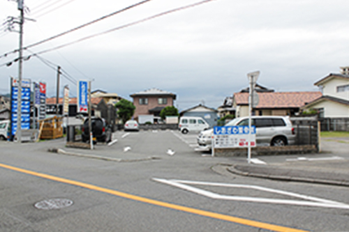 しおざわ整骨院の駐車場入口